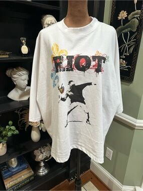 Oversized Banksy “RIOT + Flower Thrower” Graphic Tee – Size M